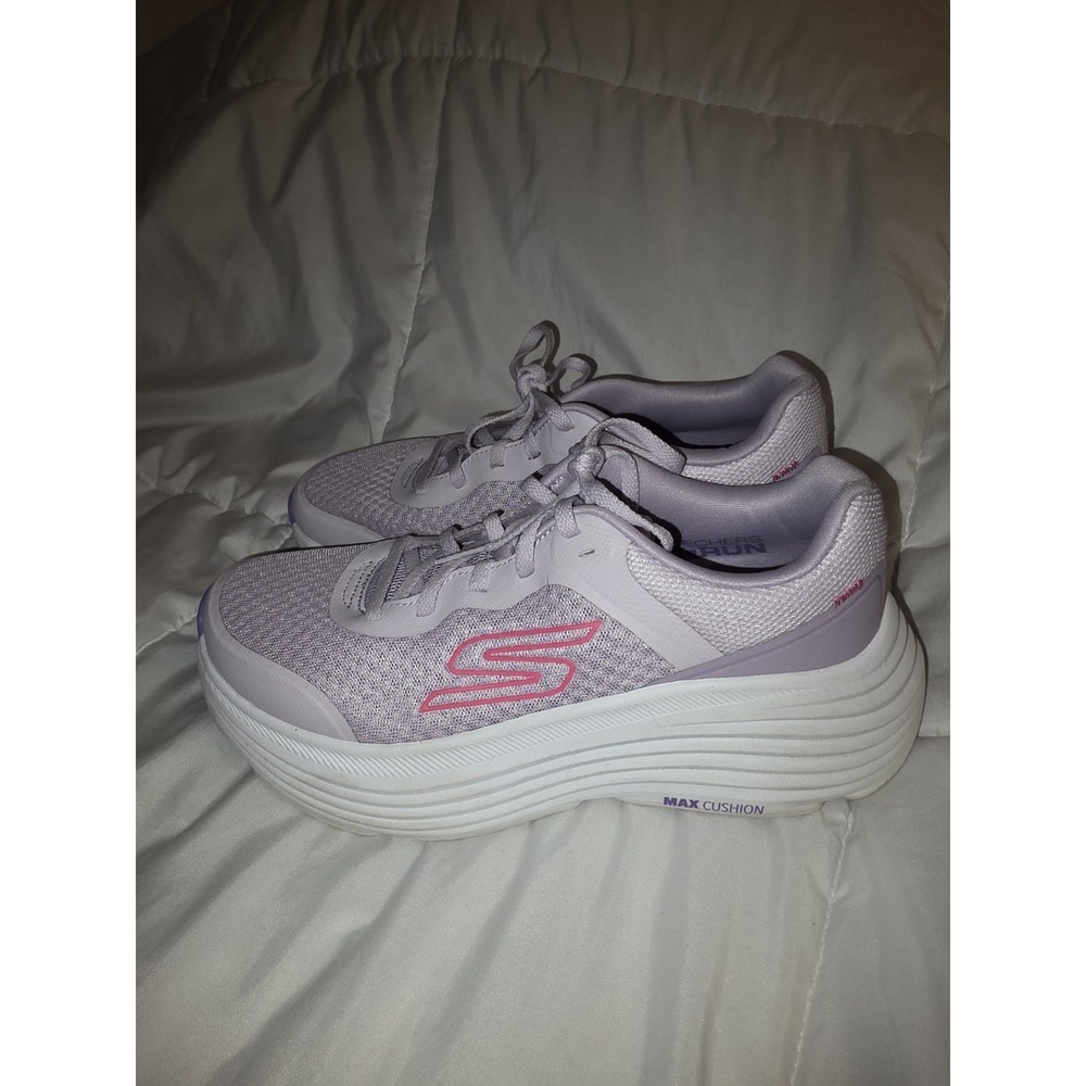 Skechers Max Cushioning Endeavour sneakers in a lavender and pink colorway